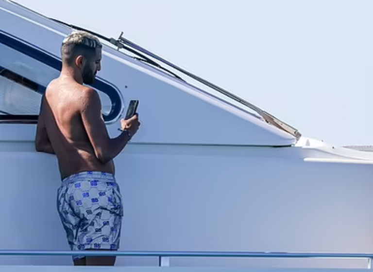 رياض محرز لاعب مانشستر سيتي الإنجليزي