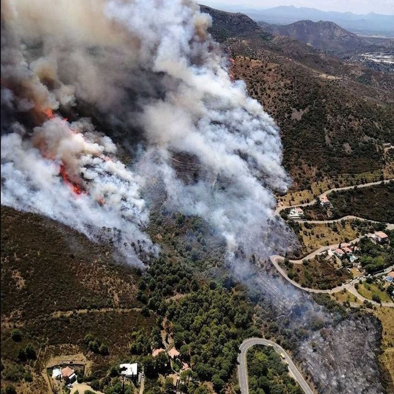 جانب من الحريق الضخم في غابات كوستا برافا الإسبانية