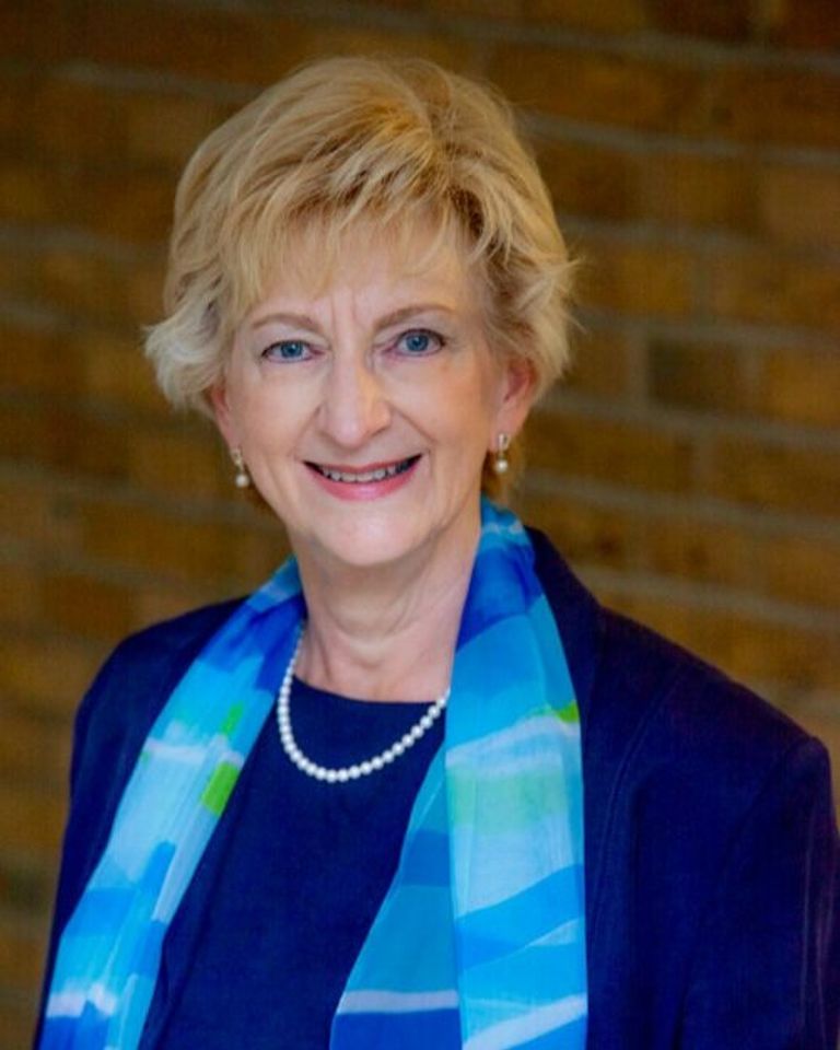 الملكة إليزابيث الثانية ملكة إنجلترا - أرشيفية