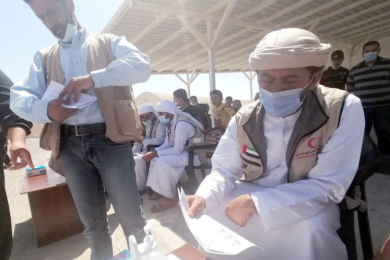 توزيع مخصصات مالية لكسوة العيد على لاجئي المخيم الإماراتي الأردني