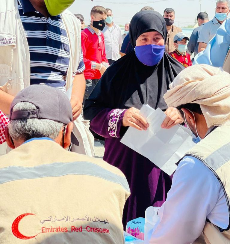 توزيع مخصصات مالية لكسوة العيد على لاجئي المخيم الإماراتي الأردني