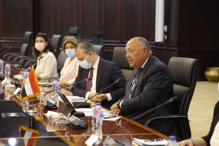 وزير الخارجية المصري خلال لقاء نظيره الصيني