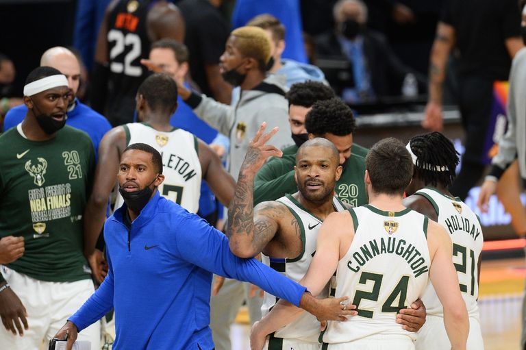 من مباراة ميلووكي باكس وفينيكس صنز من مباراة ميلووكي باكس وفينيكس صنز