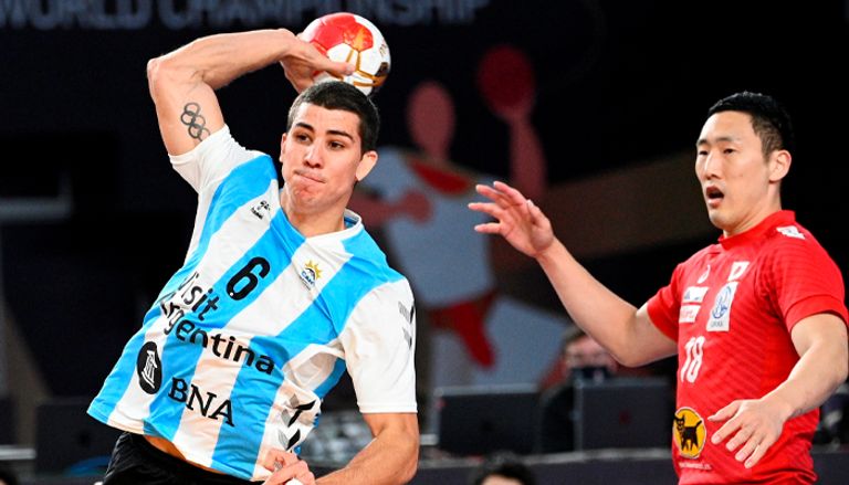 دييجو سيمونيت أحد أشقاء عائلة سيمونيت الذين يشاركون في دورة الألعاب الأوليمبية طوكيو 2020 مع منتخب الأرجنتين لكرة اليد الشقيقتان كوردا ونيلي وجيسيكا ضمن الفريق الأمريكي للجولف