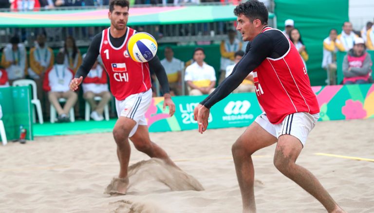 استيبان وماركو جريمالت أبناء عم من تشيلي في كرة الطائرة الشاطئية الشقيقتان كوردا ونيلي وجيسيكا ضمن الفريق الأمريكي للجولف