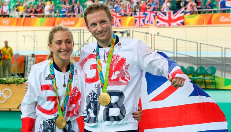 الزوجان جيسون ولاورا كيني ينافسان في دورة طوكيو في سباقات الدراجات الشقيقتان كوردا ونيلي وجيسيكا ضمن الفريق الأمريكي للجولف