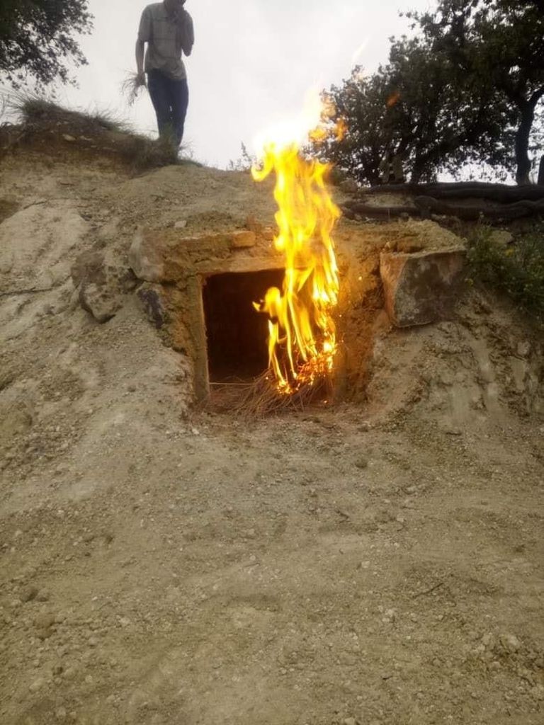 فرن تقليدي لأكلة المردومة التقليدية الجزائرية طهي أكلة المردومة - أرشيفية