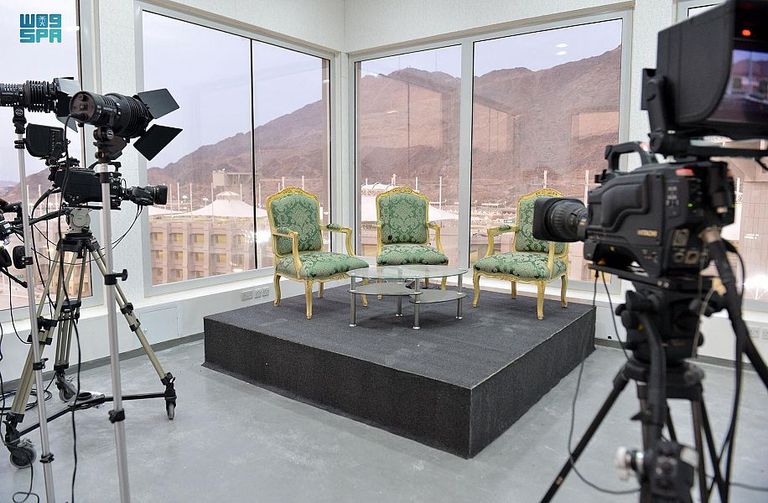 السعودية تنقل للعالم بشكل مباشر الأجواء الإيمانية