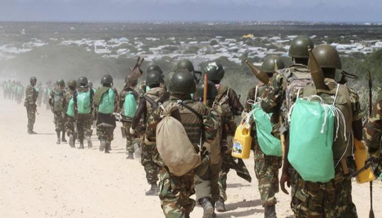 جنود من قوة حفظ السلام الأفريقية بالصومال (رويترز)