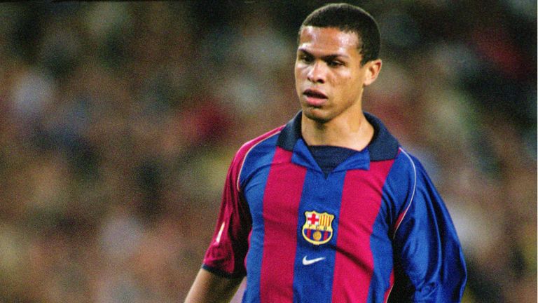 من تعاقد برشلونة مع ألكسندر هليب