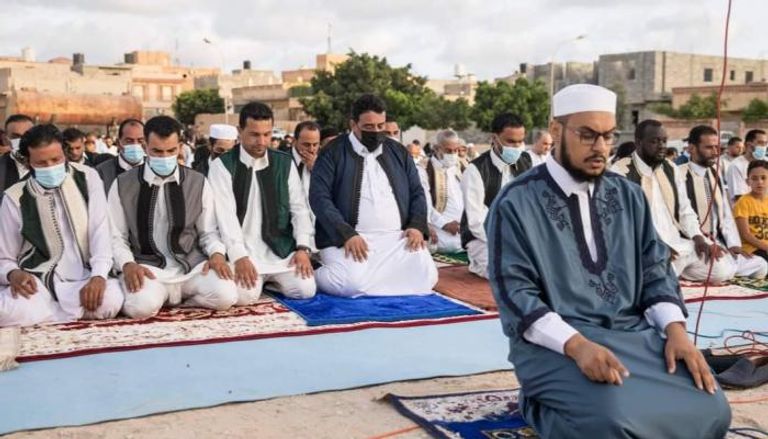 رئيس المجلس الرئاسي الليبي يؤدي صلاة العيد
