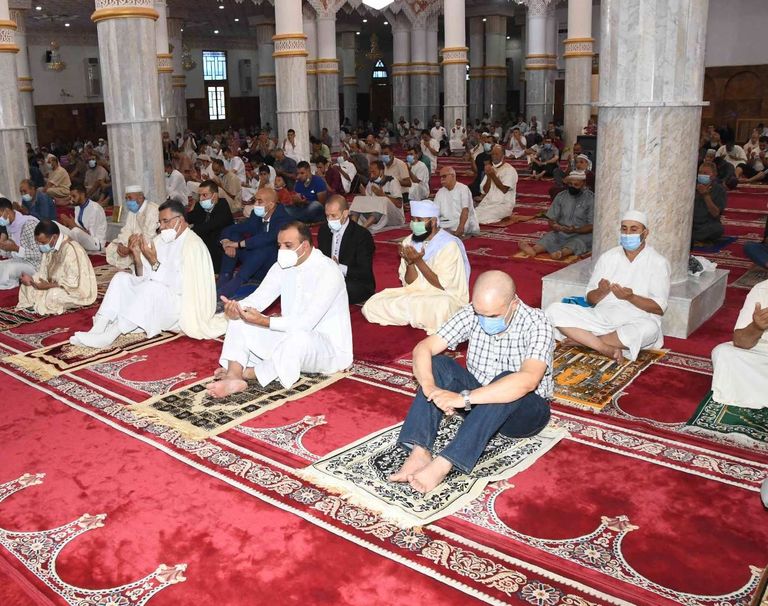 صلاة عيد الأضحى في أحد مساجد الجزائر صلاة عيد الأضحى في أحد مساجد الجزائر