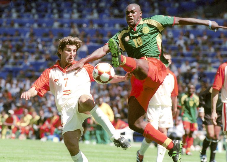 الكاميرون وإسبانيا نوانكو كانو ضد روبيرتو كارلوس