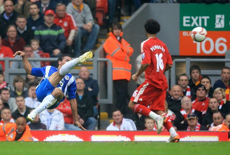 عمرو زكي يسجل في ليفربول