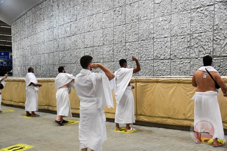 حجاج بيت الله يرمون الجمرات حجاج بيت الله يرمون الجمرات