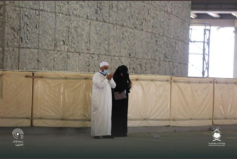 حجاج بيت الله الحرام يستقبلون أول أيام التشريق