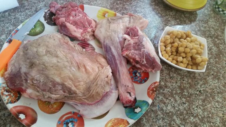 تحضير كسكسي بكتف الخروف لعيد الأضحى في الجزائر كسكسي بكتف الخروف لعيد الأضحى في الجزائر