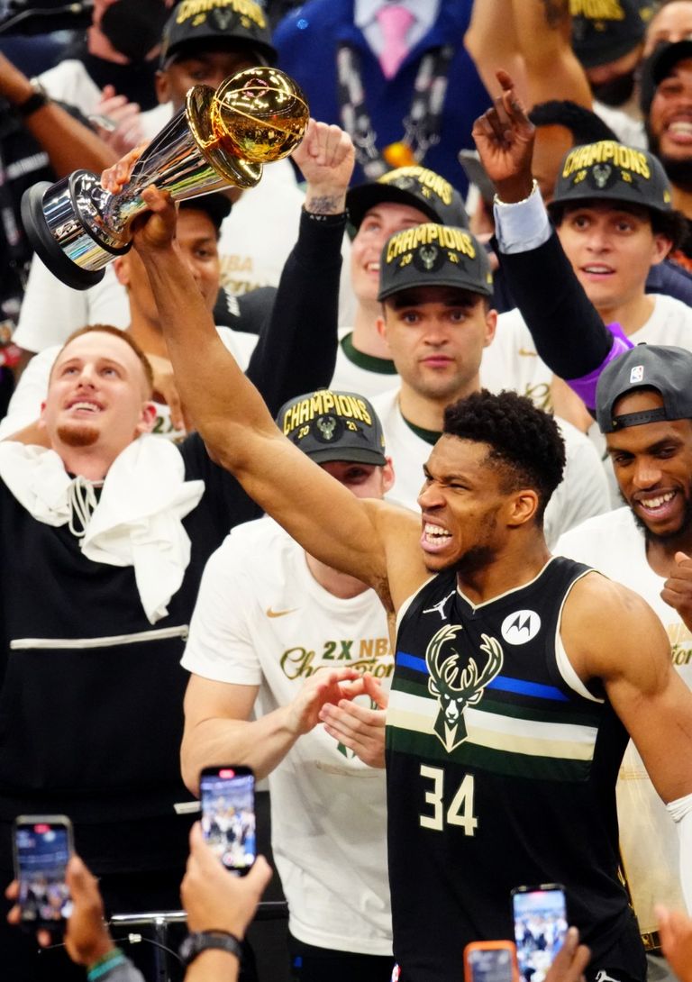 ميلووكي باكس يتوج بالدوري الأمريكي لكرة السلة للمرة الأولى منذ عام 1971