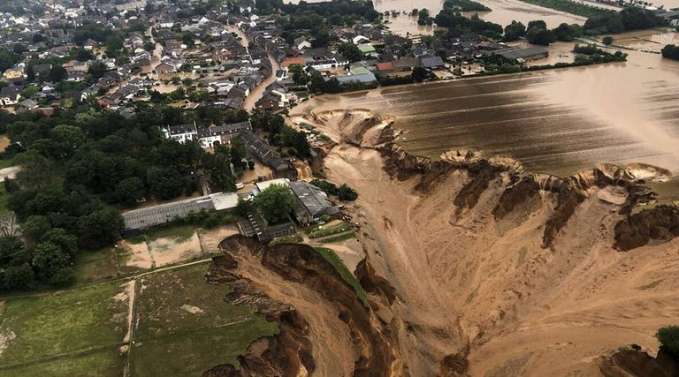 فيضانات الصين المدمرة