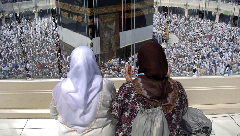 النساء يؤدين الحج بمفردهن للمرة الأولى 