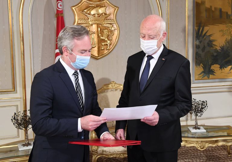 الرئيس التونسي خلال استقبال الوفد الفرنسي