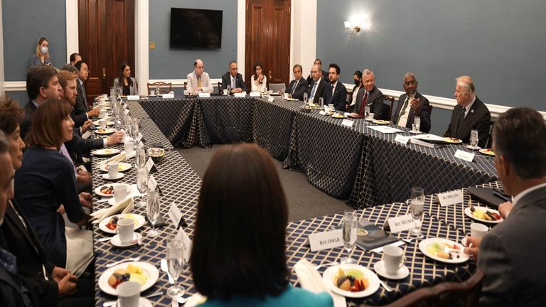 العاهل الأردني الملك عبداله الثاني خلال اللقاء العاهل الأردني الملك عبدالله الثاني