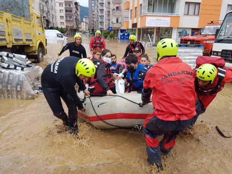 أضرار بالغة جراء فيضانات شمال شرقي تركيا
