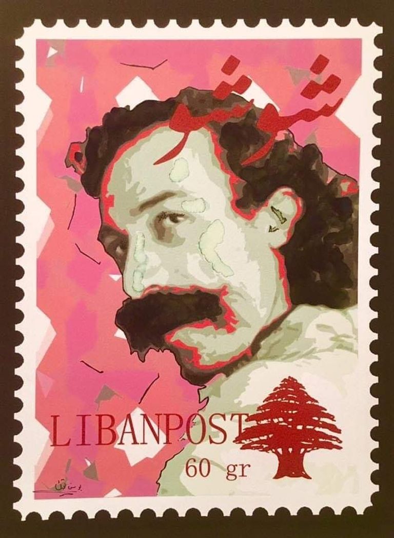 الفنان التشكيلي اللبناني يونس الكجك يعمل على أحد التماثيل