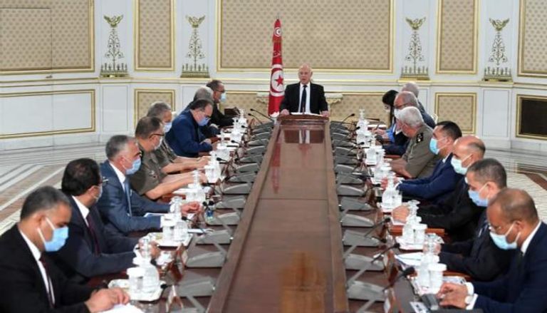 الرئيس التونسي خلال اجتماع طارئ حول الوضع الصحي (الرئاسة)