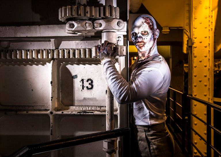 السفينة كوين ماري تحولت إلى فندق مرعب