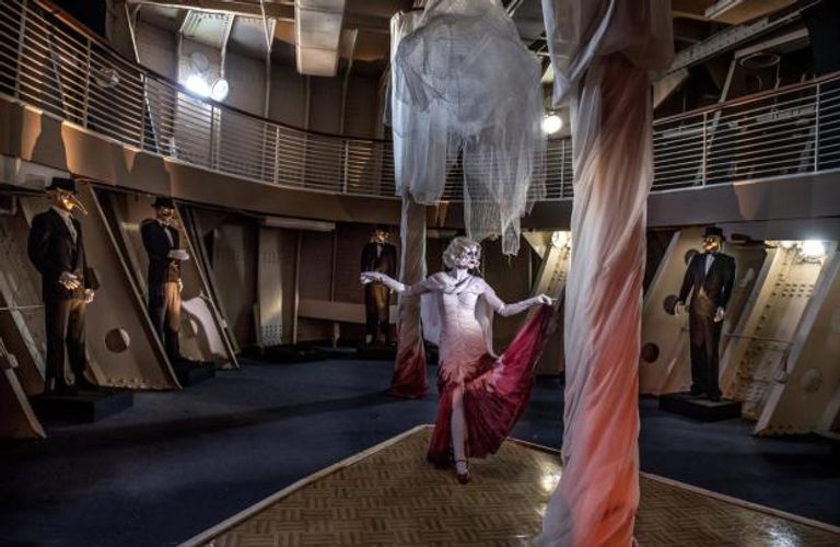 السفينة كوين ماري تحولت إلى فندق مرعب