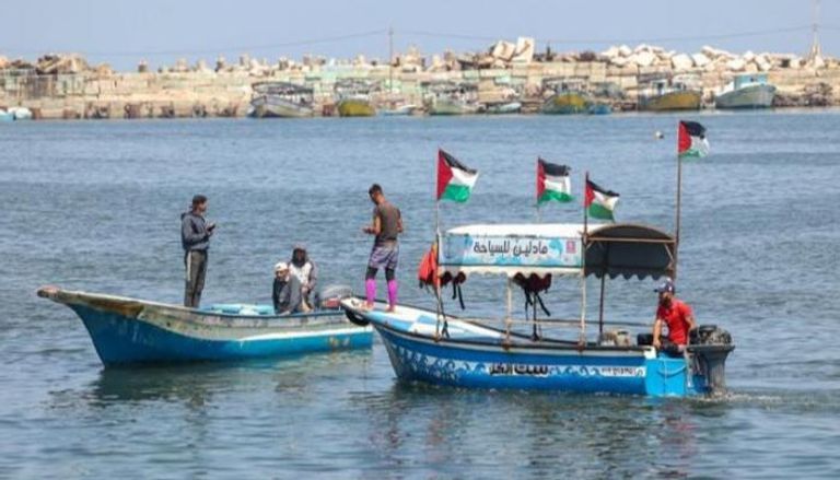 صيادون قرب ميناء غزة- الفرنسية