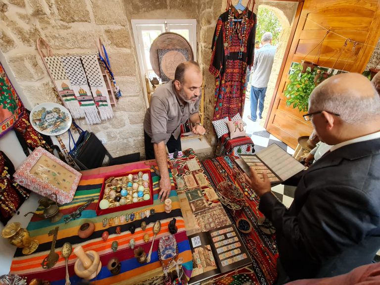 جانب من المعرض التراثي في غزة