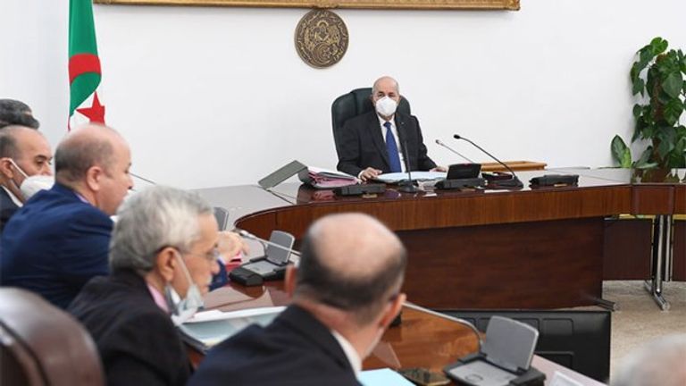 الرئيس الجزائري في اجتماع مجلس الوزراء