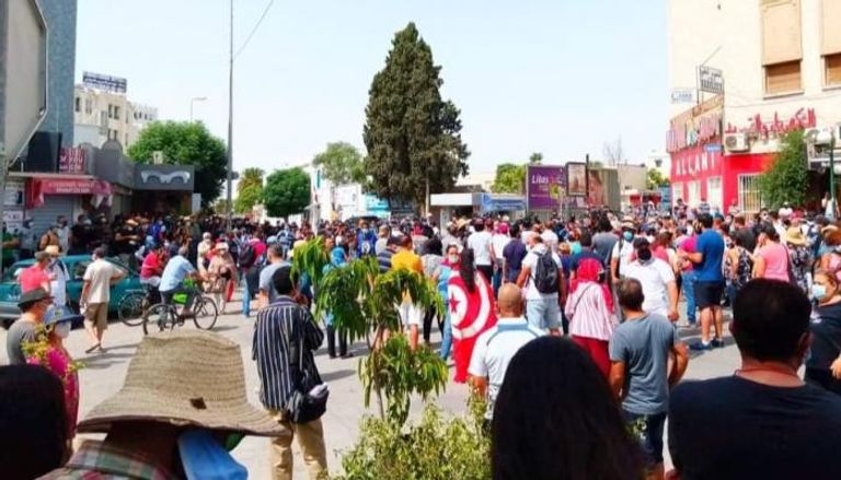جانب من الاحتجاجات التي تشهدها تونس ضد الطغمة السياسية الحاكمة