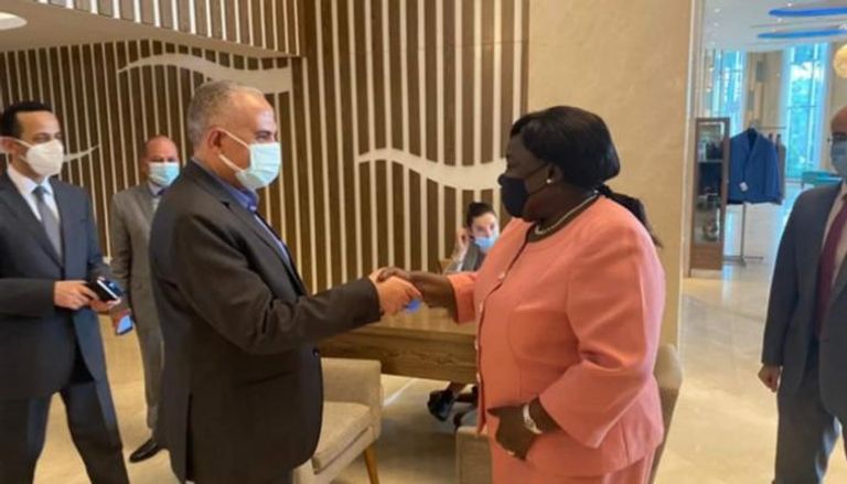وزيرة خارجية جنوب السودان في لقاء سابق بوزير الري المصري
