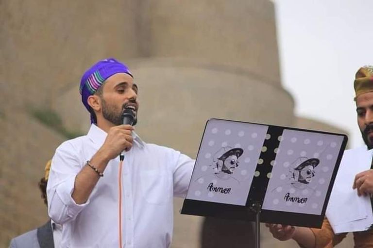 المطرب اليمني الشاب عمار العزكي