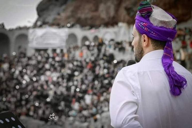 المطرب اليمني الشاب عمار العزكي