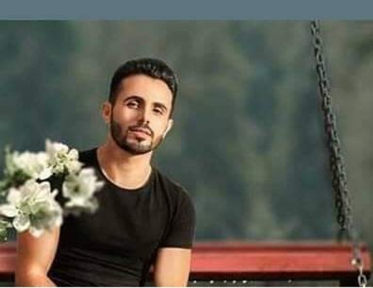 المطرب اليمني الشاب عمار العزكي