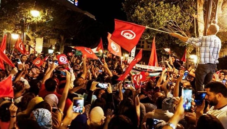 احتفالات تونسية بعد قرارات قيس سعيد
