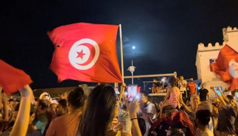 فرحة الشعب التونسي في الشوارع عقب قرارات الرئيس