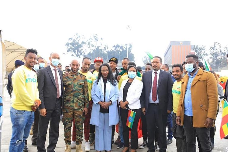 جانب من شباب أديس أبابا المتوجه لمراكز التدريب العسكرية