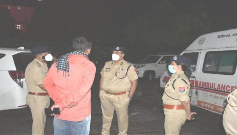الشرطة الهندية في موقع الحادث 