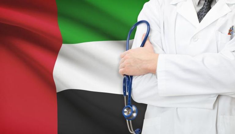 الإمارات تمنح الإقامة الذهبية للأطباء المقيمين بها 