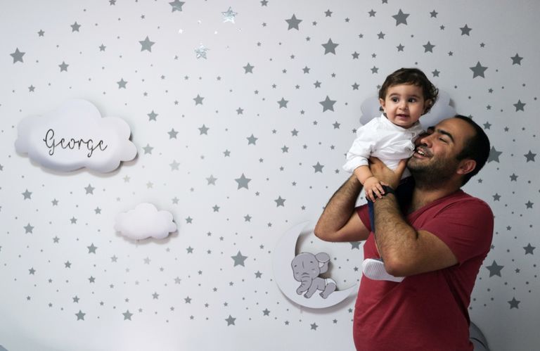 الطفل الرضيع جورج خنيصر يحتفل بعيده الأول