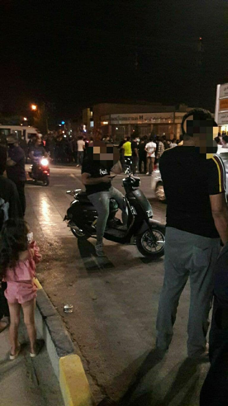 حرق صور المرشد الإيراني في الاحتجاجات