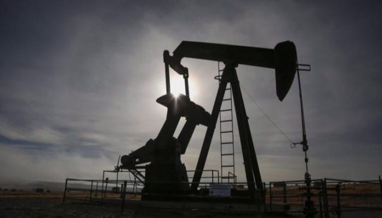 مخزونات الخام الأمريكية تتراجع وأسعار النفط صاعدة