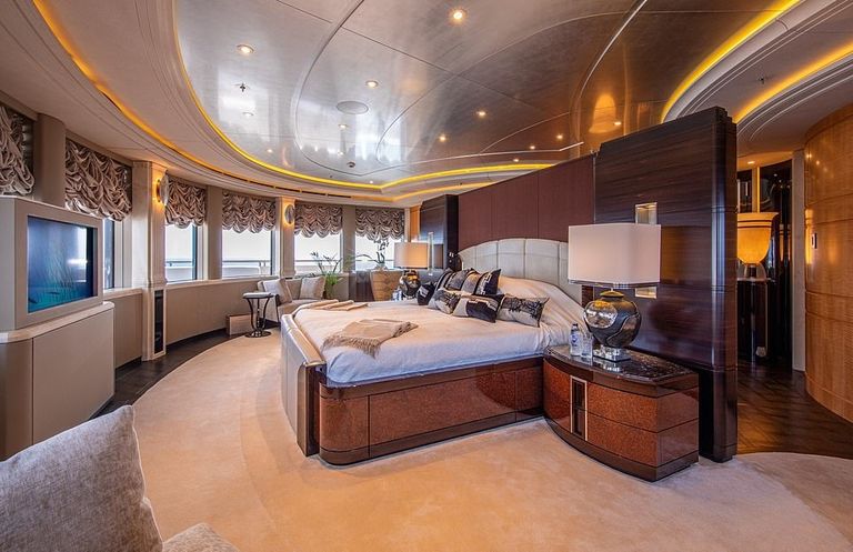 جينيفر لوبيز تحتفل بعيد ميلادها مع الممثل بن أفليك