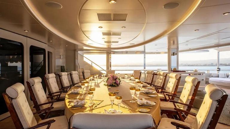 جينيفر لوبيز تحتفل بعيد ميلادها مع الممثل بن أفليك