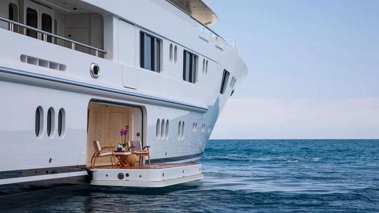 جينيفر لوبيز تحتفل بعيد ميلادها مع الممثل بن أفليك